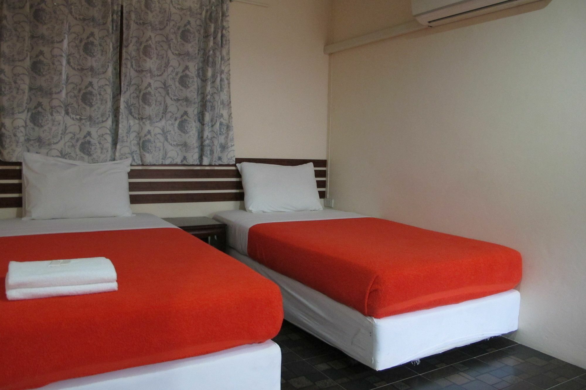 Samchai Hotel Si Racha Dış mekan fotoğraf