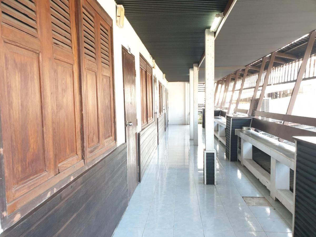 Samchai Hotel Si Racha Dış mekan fotoğraf